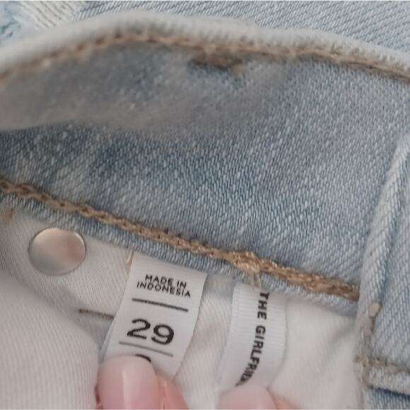 LOFT Girlfriend Mid-Rise Curvy Fit Jeans Light Indigo Size 29 - Picture 3 of 12